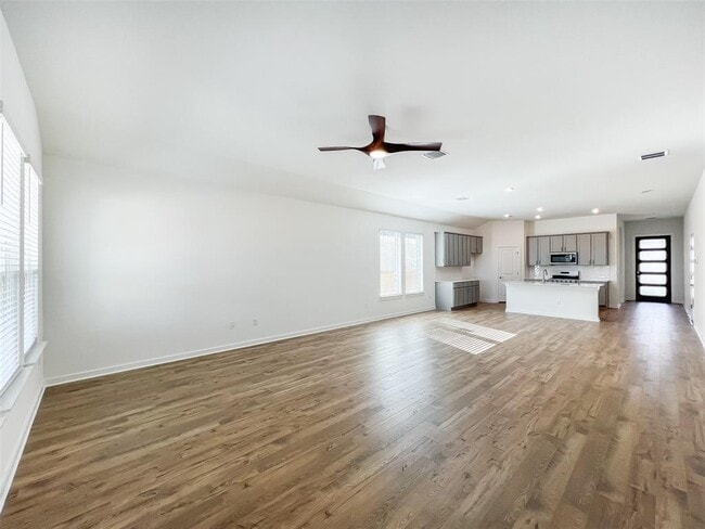 Building Photo - 1829 Walnut Grv Bnd