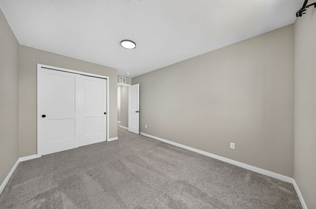 Building Photo - 466 Indian Grass St