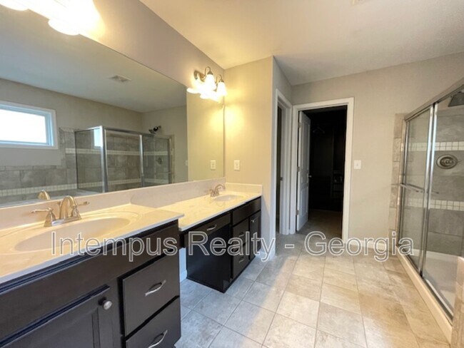 Building Photo - 3816 Thackary Dr