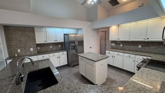 Building Photo - 10324 Pointview Ct