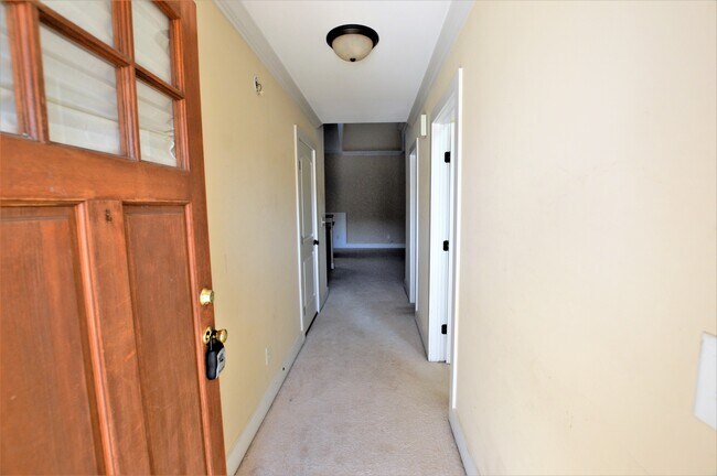 Building Photo - 2027 Rossburg Pl