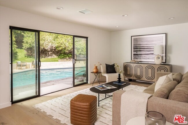 Building Photo - 2313 Banyan Dr