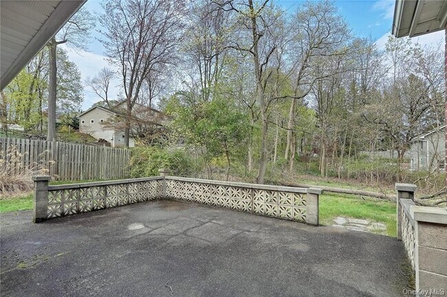 Building Photo - 17 Brookside Ave