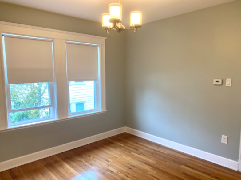 Building Photo - 347 Vermont St