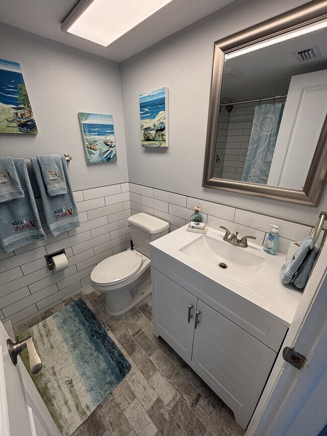 Building Photo - 4750 Cove Cir