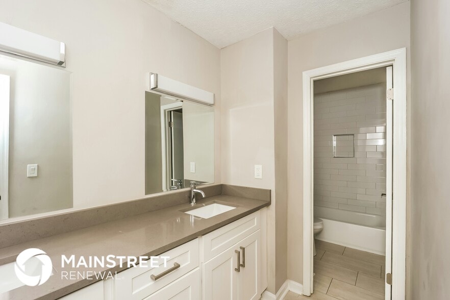 Building Photo - 4433 Woodbank Ln