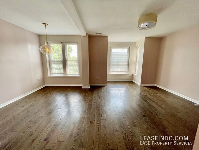 Building Photo - 207 R St NW