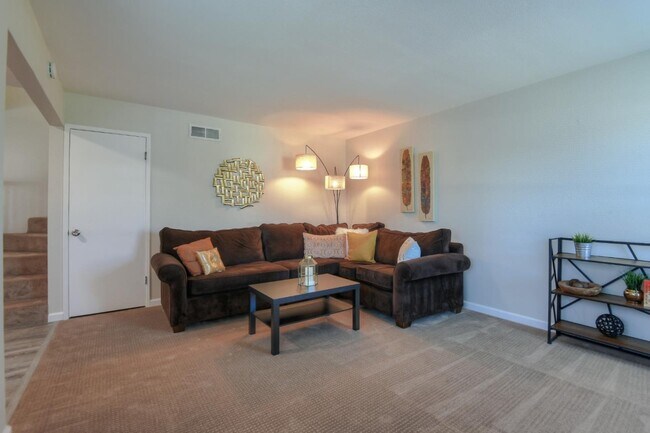 Building Photo - 546 Woodstock Way