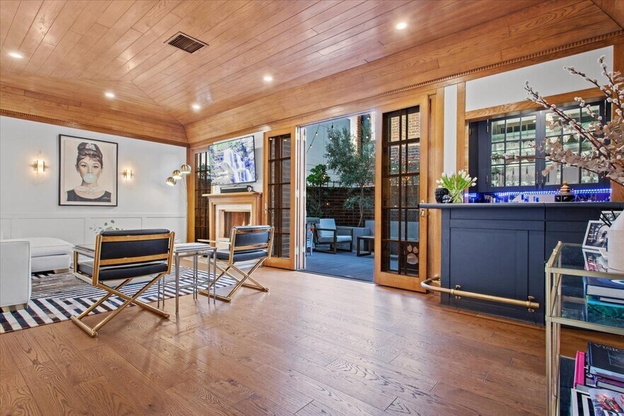 Building Photo - 9311 Burton Way