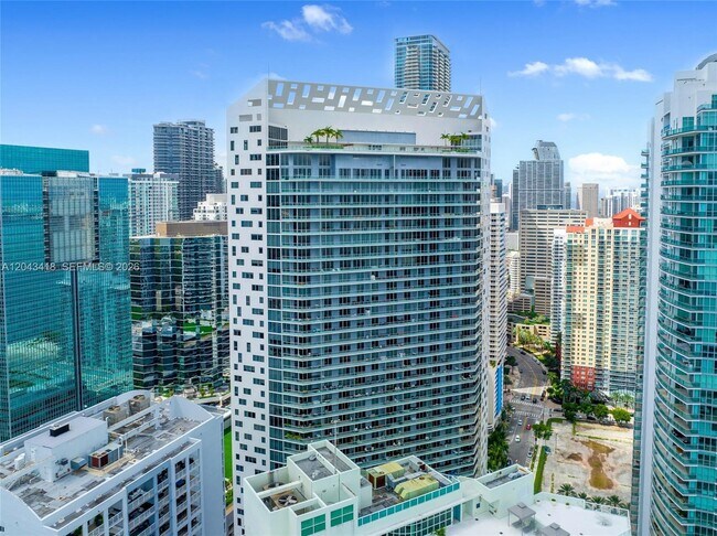 Building Photo - 1300 Brickell Bay Dr