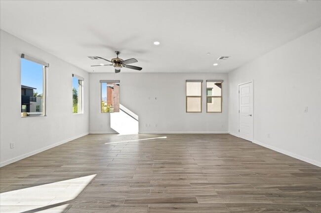 Building Photo - Resort-Style Living in a Modern 2 Bedroom Gated, 2 Pools, Home