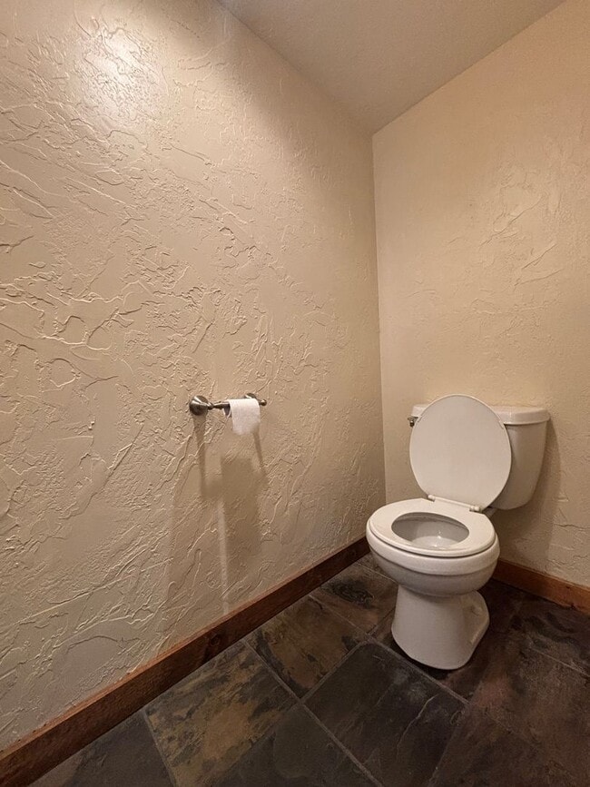 Building Photo - MOVE IN SPECIAL! 1 BEDROOM @ JORDAN CREEK ...