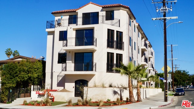 Primary Photo - 1111 Echo Park Ave