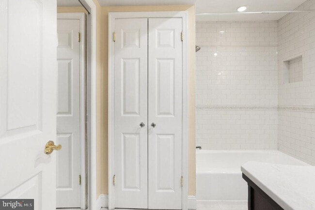 Building Photo - 568 N St Asaph St