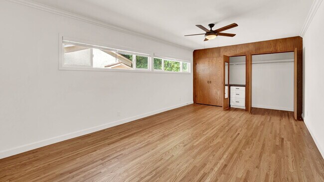 Building Photo - 2723 Barry Ave