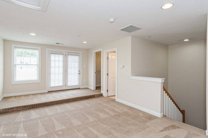 Building Photo - 335 Osona Ln