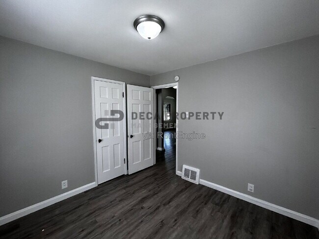 Building Photo - 6108 Eaton Dr