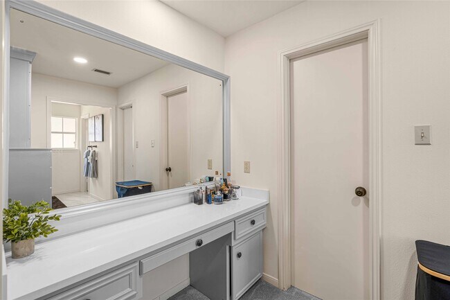 Building Photo - 5606 Graystone Ln