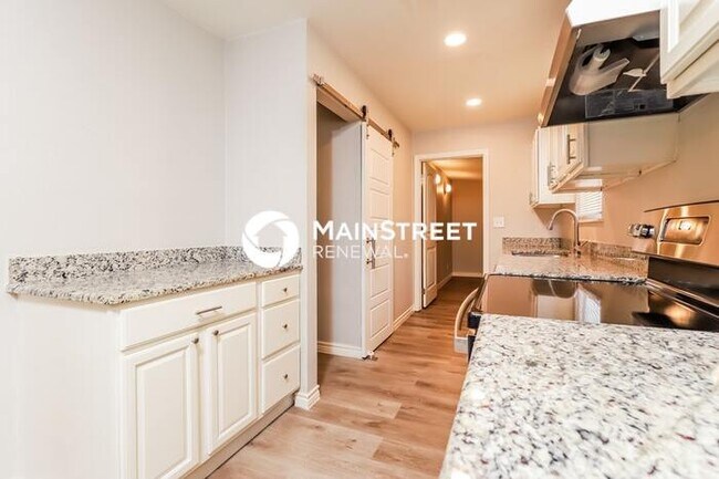 Building Photo - 4 Bedroom Pet-Friendly Home in San Antonio, TX with Main Street Renewal