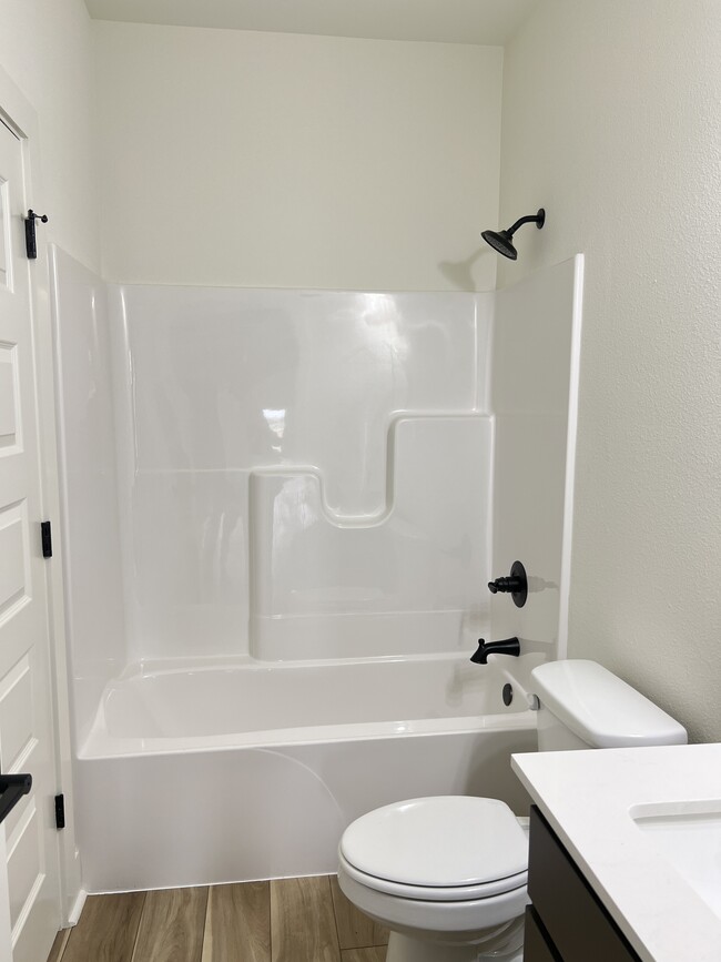 Building Photo - 381 S Benchmark Ln