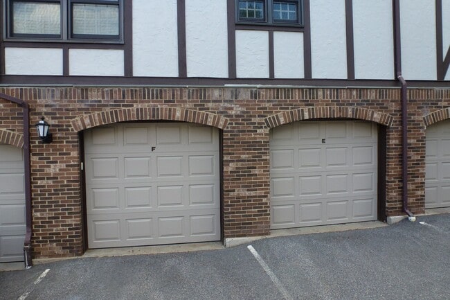 Building Photo - 21F Heritage Dr