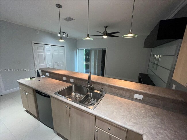 Building Photo - 4929 SW 140th Terrace