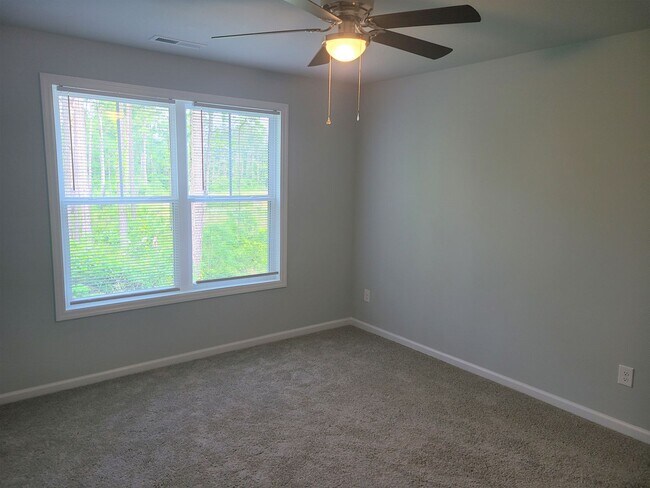 Building Photo - 139 Buckhorn Ave