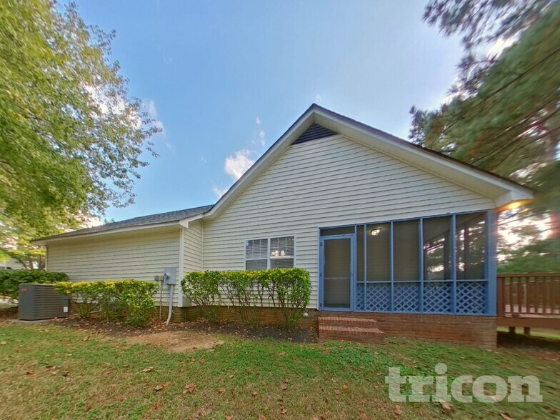 Building Photo - 911 Bentley Dr