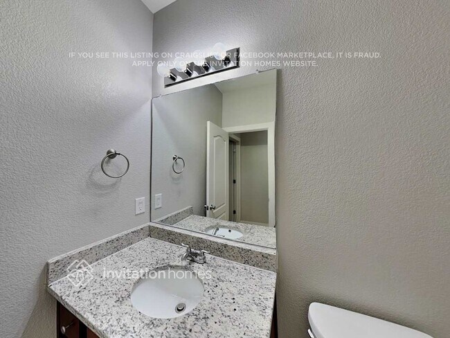 Building Photo - 583 Solano Dr