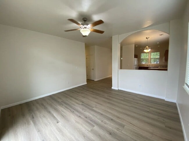 Building Photo - 660 Callahan Dr