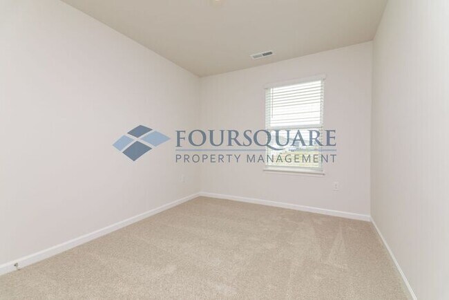 Building Photo - Townhome | Back Patio | Single Car Garage|...