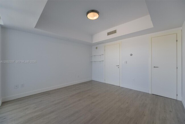 Building Photo - 2627 S Bayshore Dr