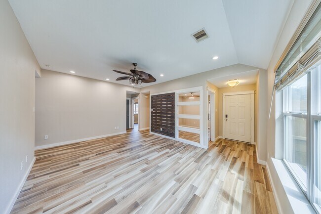 Building Photo - 2515 Cypress Island Dr