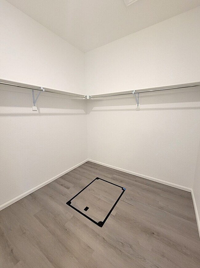 Building Photo - ALL PROSPECTIVE TENANTS MUST SUBMIT A $58 ...