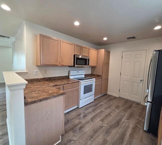 Building Photo - 3/2.5 home in Piilani Villages