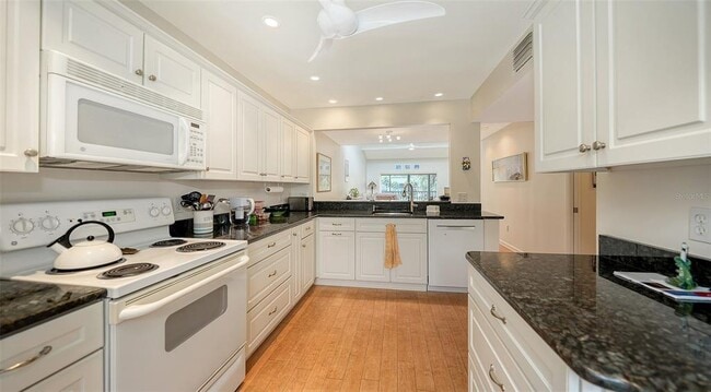 Building Photo - 1611 Clower Creek Dr