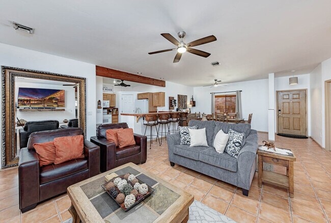 Building Photo - 3921 Aloha Ln