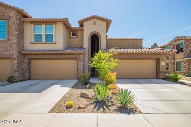 Primary Photo - 2425 W Bronco Butte Trl