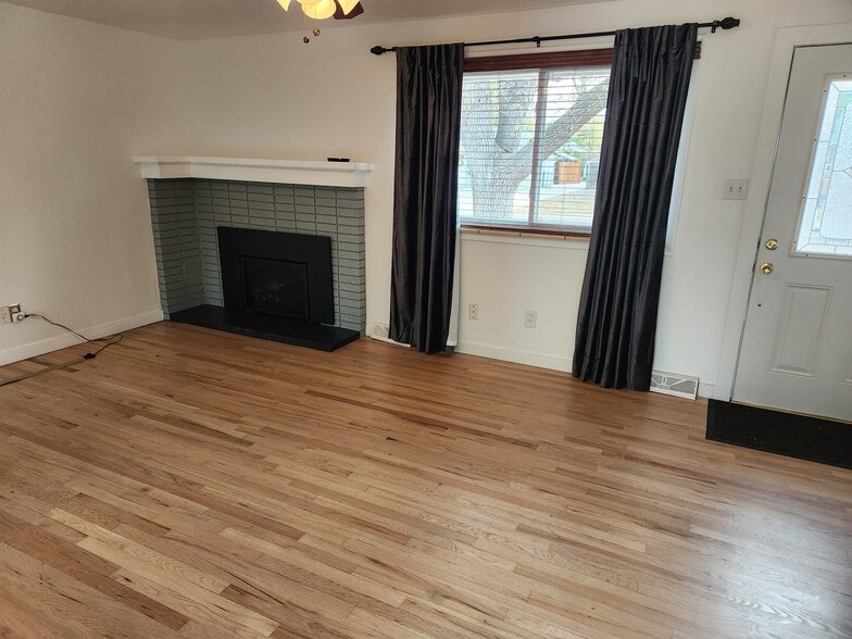 living room w/gas fireplace - 3485 W Powers Pl