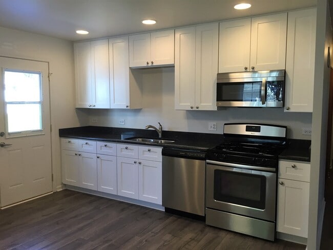 Building Photo - BEAUTIFUL RANCH HOME