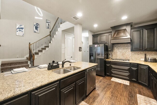 Building Photo - Fully Furnished Home in South Grand Prairi...