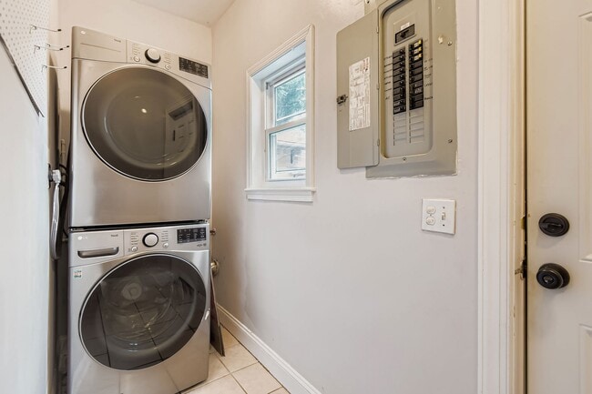 Building Photo - 2535 N Howard St