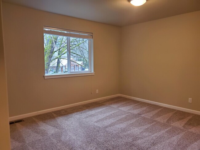 Building Photo - 1502 Onyx St SE