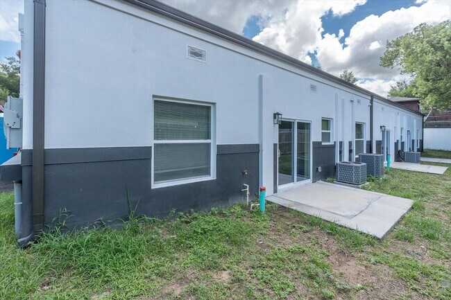 Building Photo - 705 S Orange Ave