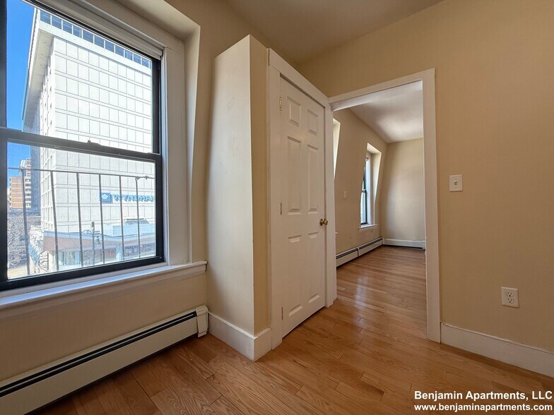 Building Photo - 232 Cambridge St