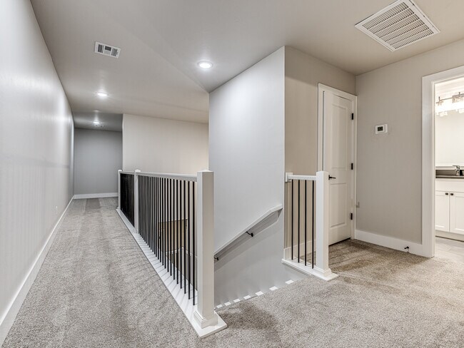 Building Photo - 8225 Jenny Ln