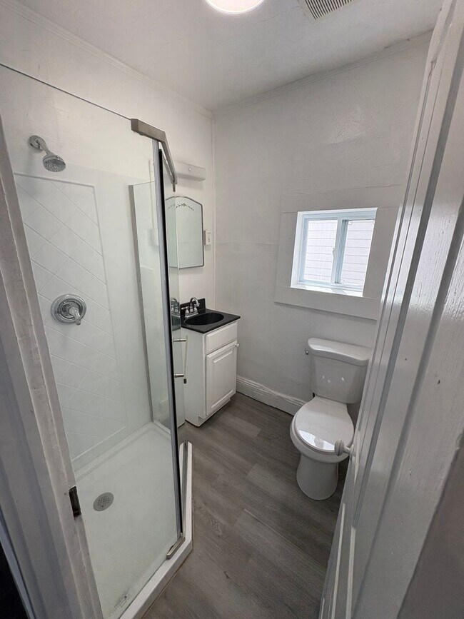 Building Photo - Newly Renovated Three-Bedroom, One Bathroom Row Home - Special Available – Contact Our Office for...