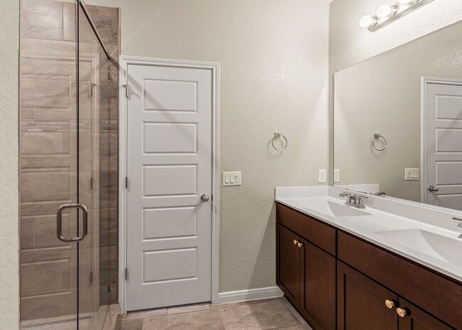 Building Photo - Beautiful 3 Bedroom Home with Open Layout ...