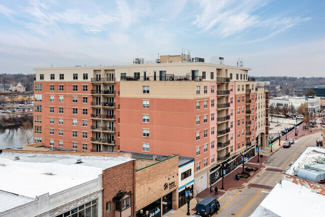 Building Photo - Fountain Square