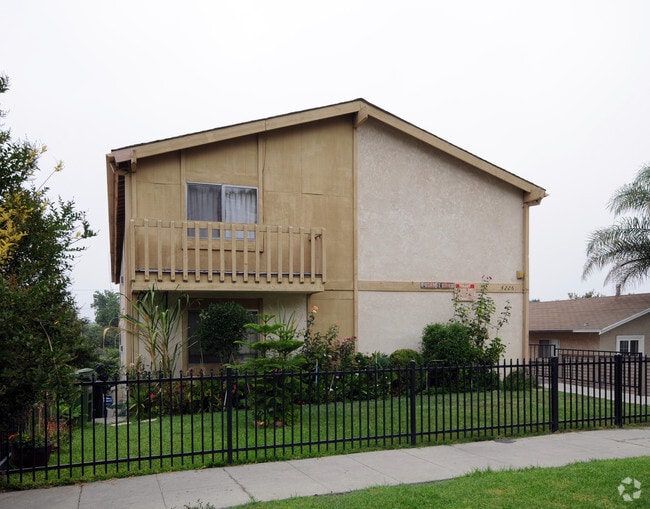 Building Photo - 4226 Stillwell Ave